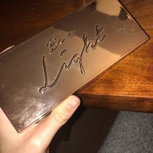 Becca ‘be the light’ face pallet